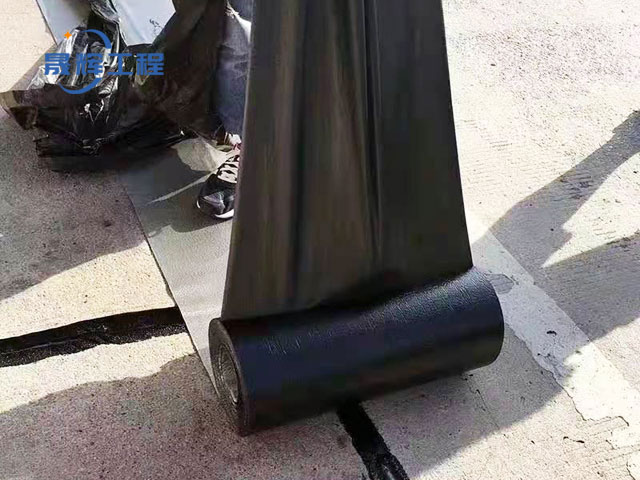 防裂貼怎么施工，抗裂貼施工方法